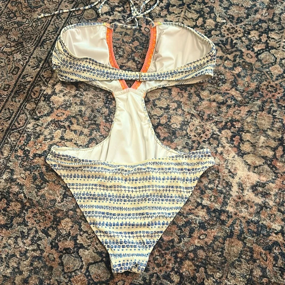 Victoria’s Secret One-Piece Swimsuit, size M - Picture 6 of 9